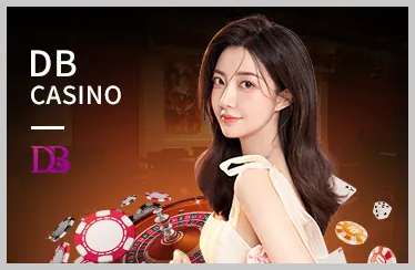 Bàn chơi Poker với các quân bài và phỉnh cá cược